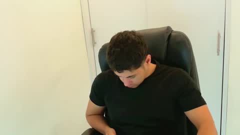 Snapshot of camara110 chatting on 22, 12, 2025 camara110 online show from 22, 12, 2025