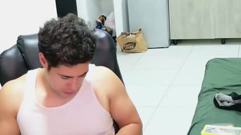 Snapshot of camara110 chatting on 21, 4, 2026 camara110 online show from 21, 4, 2026
