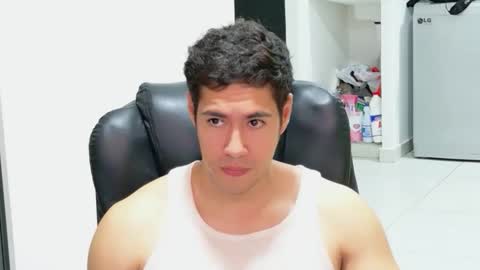 Snapshot of camara110 chatting on 27, 5, 2026 camara110 online show from 27, 5, 2026