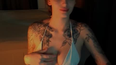 Snapshot of camellia_moon chatting on 6, 10, 2025 Camellia online show from 6, 10, 2025