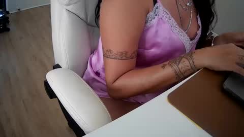 Cammie Cameron online show from 19, 1, 2025