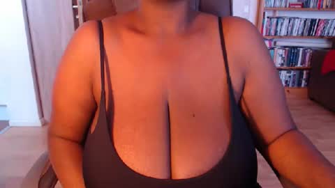 Snapshot of camil2020sweet chatting on 20, 9, 2025 camil online show from 20, 9, 2025