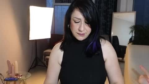 Snapshot of camil_milfdream chatting on 30, 12, 2024 Camil online show from 30, 12, 2024