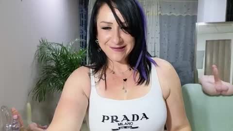 Snapshot of camil_milfdream chatting on 16, 2, 2025 Camil online show from 16, 2, 2025