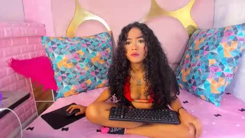 Snapshot of camilaqueenh chatting on 17, 10, 2025 camilaqueenh online show from 17, 10, 2025
