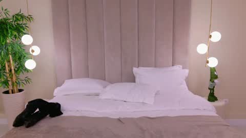 Camilla online show from 15, 1, 2025