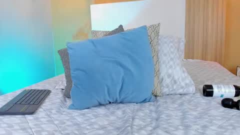 Camille Lynn online show from 25, 2, 2025