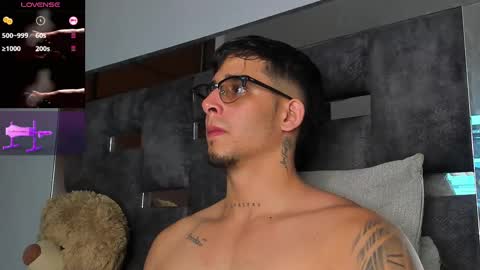 Snapshot of camilo_ospina_ chatting on 16, 9, 2025 INDEPENDENT MODEL online show from 16, 9, 2025