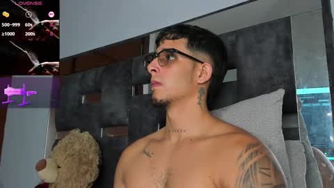 Snapshot of camilo_ospina_ chatting on 22, 10, 2025 INDEPENDENT MODEL online show from 22, 10, 2025