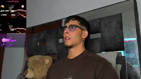 Snapshot of camilo_ospina_ chatting on 28, 10, 2025 INDEPENDENT MODEL online show from 28, 10, 2025