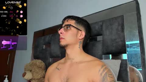 Snapshot of camilo_ospina_ chatting on 4, 12, 2025 INDEPENDENT MODEL online show from 4, 12, 2025