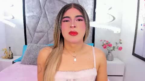 Snapshot of camirauxx chatting on 15, 6, 2026 camirauxx online show from 15, 6, 2026
