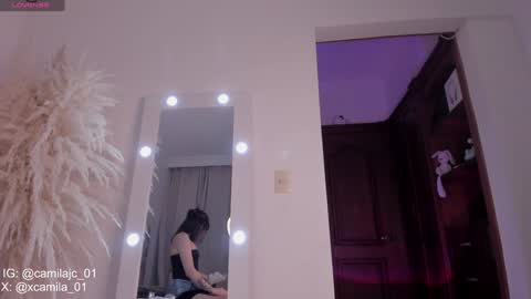 Laura Camila online show from 10, 1, 2025