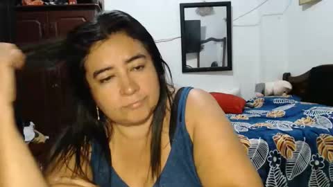 Snapshot of candy_candi chatting on 21, 4, 2026 lucy online show from 21, 4, 2026