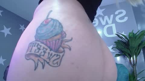 Snapshot of candy_kush_a chatting on 10, 10, 2025 candy_kush_a online show from 10, 10, 2025