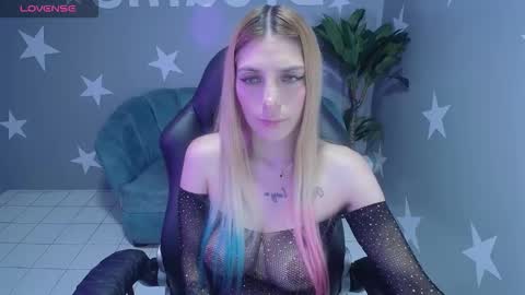 Snapshot of candy_kush_a chatting on 14, 11, 2025 candy_kush_a online show from 14, 11, 2025