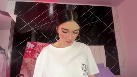 Leila  online show from 5, 11, 2025