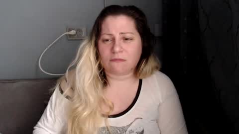 Snapshot of candycream74 chatting on 5, 5, 2026 Laura online show from 5, 5, 2026