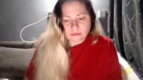 Snapshot of candycream74 chatting on 15, 5, 2026 Laura online show from 15, 5, 2026