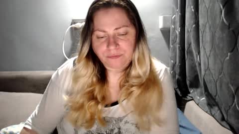 Snapshot of candycream74 chatting on 26, 5, 2026 Laura online show from 26, 5, 2026