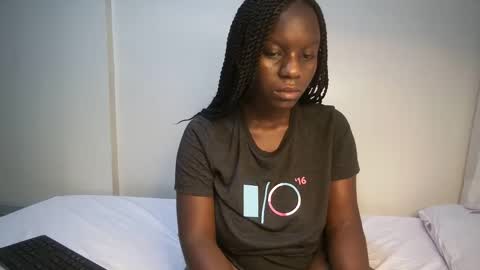 Snapshot of candycurly_ chatting on 24, 2, 2025 candycurly_ online show from 24, 2, 2025