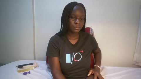 Snapshot of candycurly_ chatting on 5, 3, 2025 candycurly_ online show from 5, 3, 2025