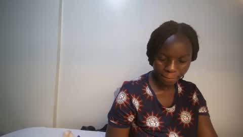 Snapshot of candycurly_ chatting on 8, 3, 2025 candycurly_ online show from 8, 3, 2025