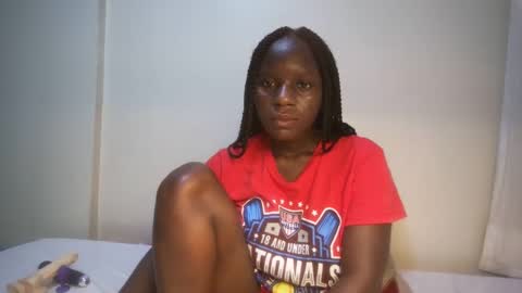 Snapshot of candycurly_ chatting on 12, 3, 2025 candycurly_ online show from 12, 3, 2025