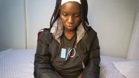 Snapshot of candycurly_ chatting on 6, 10, 2025 candycurly_ online show from 6, 10, 2025