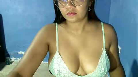 Snapshot of candyflowerlub chatting on 3, 1, 2025 candyflowerlub online show from 3, 1, 2025
