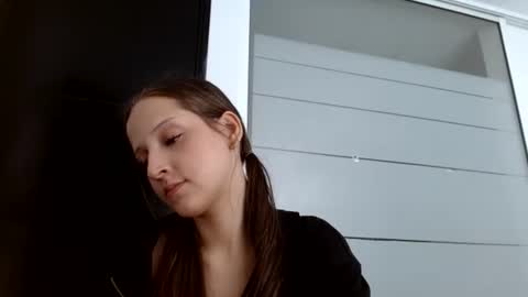 Snapshot of candygirlsweett chatting on 2, 3, 2025 CandySweetGril online show from 2, 3, 2025