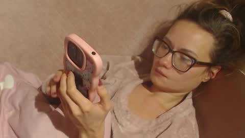 say meow and send tips  online show from 17, 12, 2025