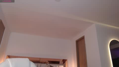 Shenoa Jimenez online show from 12, 1, 2025