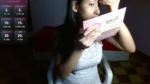 Snapshot of caneladeluxe chatting on 23, 11, 2025 Violeta online show from 23, 11, 2025