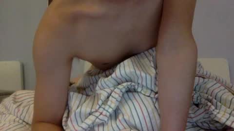 Snapshot of caobicao chatting on 25, 1, 2025 contrast moe online show from 25, 1, 2025
