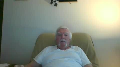 Snapshot of capecod21 chatting on 5, 1, 2025 capecod21 online show from 5, 1, 2025