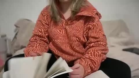 Cara Bou online show from 23, 2, 2026