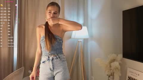 Snapshot of caramel_bella chatting on 5, 10, 2025 Bella online show from 5, 10, 2025