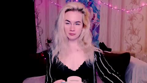 Snapshot of carinfox chatting on 7, 6, 2026 Carin online show from 7, 6, 2026