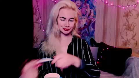 Snapshot of carinfox chatting on 15, 6, 2026 Carin online show from 15, 6, 2026