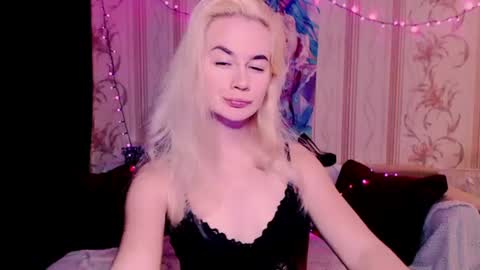 Snapshot of carinfox chatting on 19, 6, 2026 Carin online show from 19, 6, 2026
