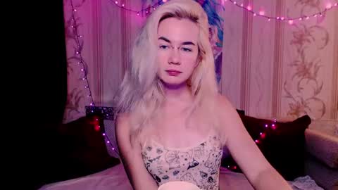 Snapshot of carinfox chatting on 5, 7, 2026 Carin online show from 5, 7, 2026
