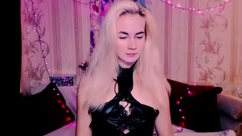 Snapshot of carinfox chatting on 10, 7, 2026 Carin online show from 10, 7, 2026