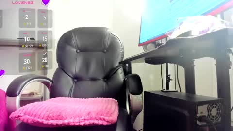 Snapshot of carla_and_robert chatting on 4, 2, 2025 carla and robert online show from 4, 2, 2025