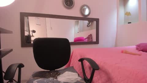 Snapshot of carla_and_robert chatting on 23, 2, 2025 carla and robert online show from 23, 2, 2025