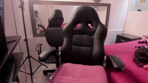 Snapshot of carla_and_robert chatting on 12, 3, 2025 carla and robert online show from 12, 3, 2025