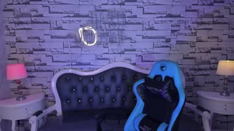 Snapshot of carlie_mayer chatting on 18, 12, 2024 CARLYE online show from 18, 12, 2024