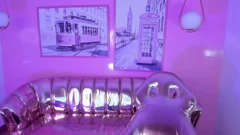 Snapshot of carlie_mayer chatting on 4, 1, 2025 CARLYE online show from 4, 1, 2025