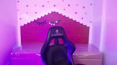 Snapshot of carlie_mayer chatting on 25, 9, 2025 CARLYE online show from 25, 9, 2025