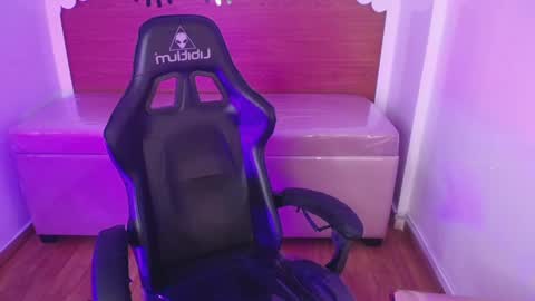 Snapshot of carlie_mayer chatting on 3, 10, 2025 CARLYE online show from 3, 10, 2025